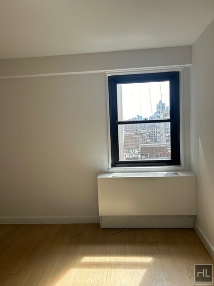 Building Photo - East 39th Street