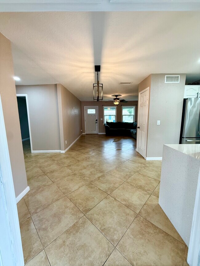 Building Photo - 4427 Tuna Dr