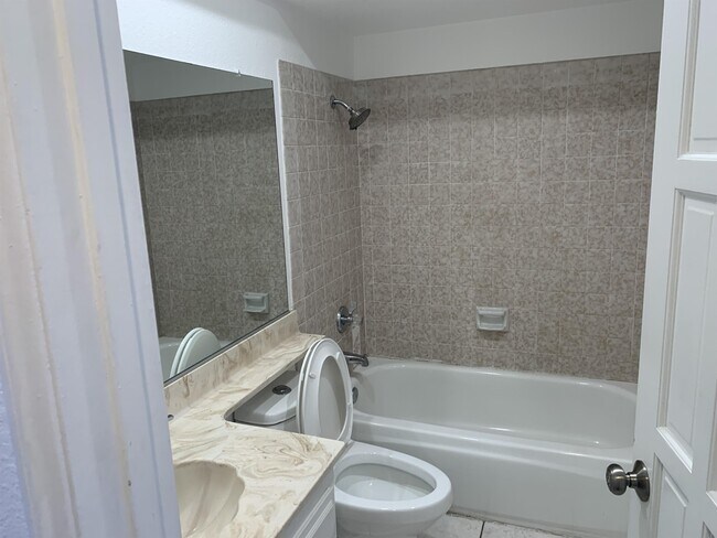 Building Photo - 9802 Mammoth Dr