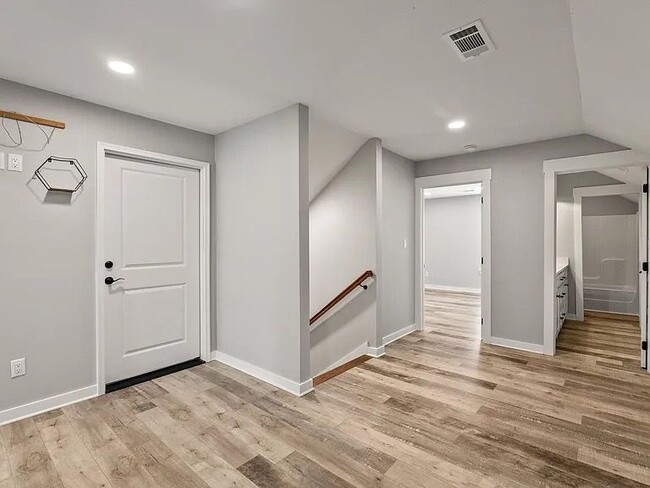 Building Photo - 1725 Rohan Cir
