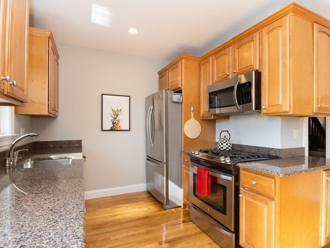 Building Photo - 45 Old Harbor St