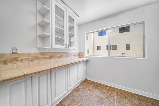 Building Photo - 11260 Overland Ave