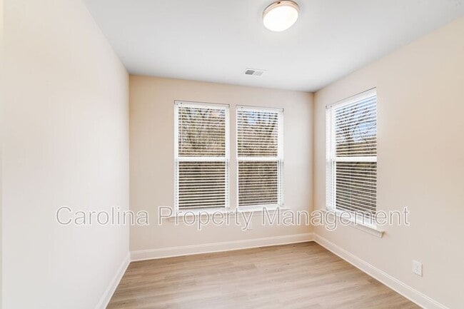 Building Photo - 645 Brookwood St