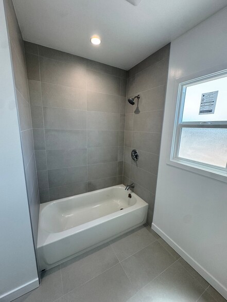 Building Photo - 911 S Atlantic Blvd