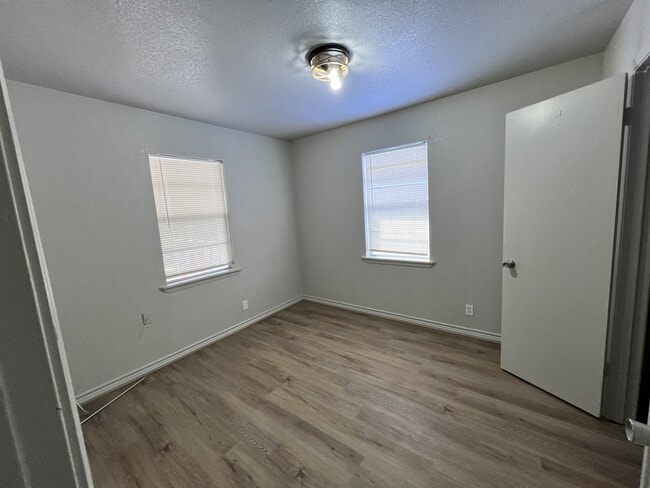 Building Photo - 409 W Avenue H