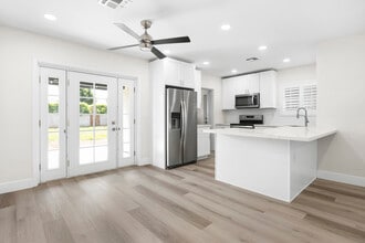 Building Photo - 533 W Missouri Ave