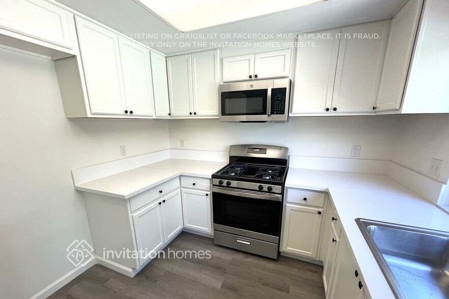 Building Photo - 2852 Londonderry Dr