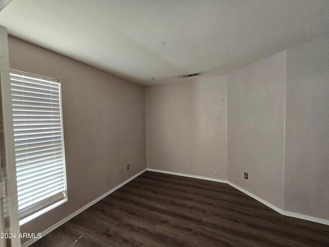 Building Photo - 27 N Pueblo St