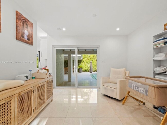 Building Photo - 10921 SW 116th Ave