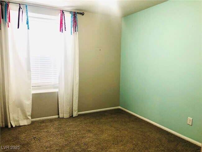 Building Photo - 7108 Adrian Peak St