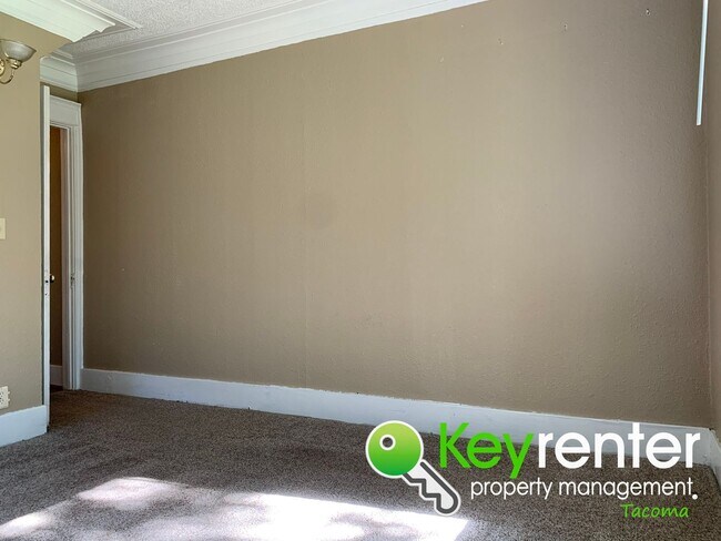 Building Photo - Charming Tacoma Craftsman House!