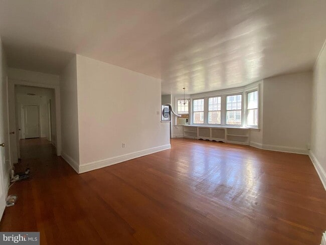 Primary Photo - 4643 Pine St