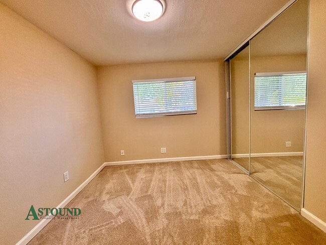 Building Photo - 2742 Broadmoor Ave