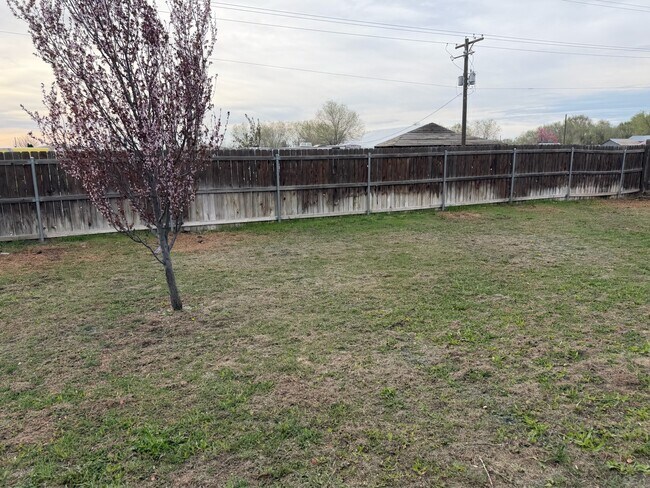 Building Photo - 108 NE Malad Ct