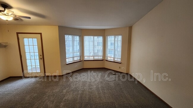 Building Photo - 277 W Treehouse Ln