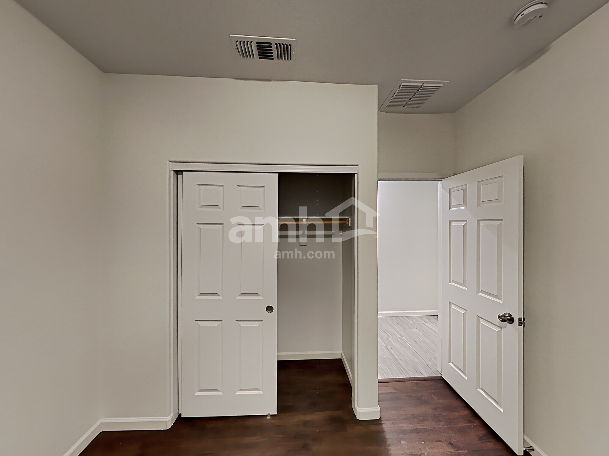 Building Photo - 1709 E Primavera Way