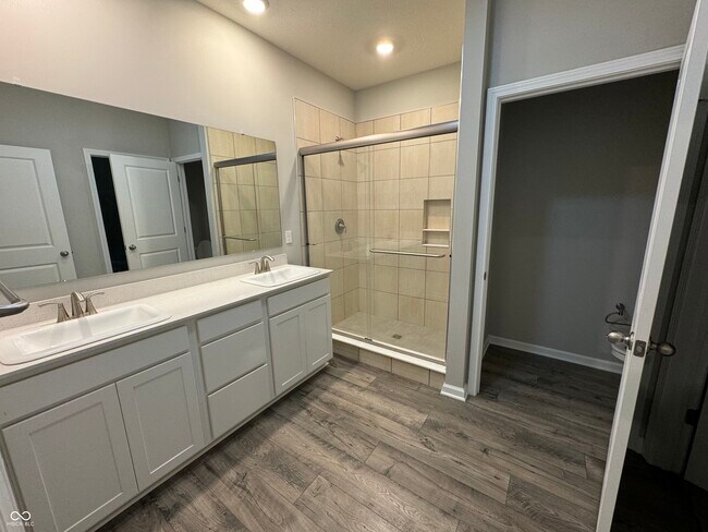 Building Photo - 855 Downey Ln