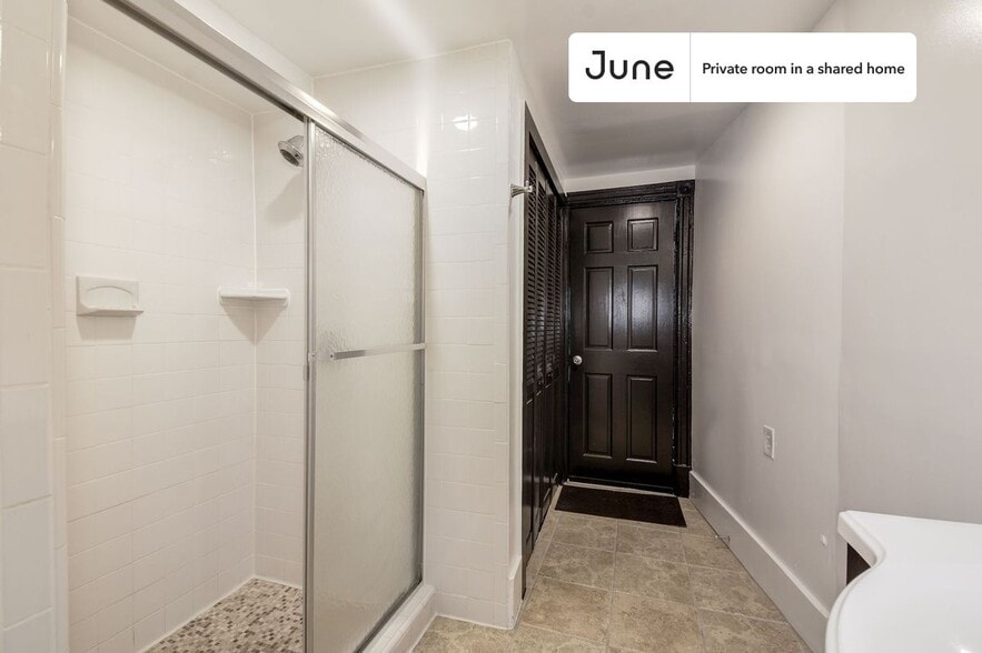 Building Photo - Room in Shared 3 bed/2 bath home in Capitol Hill