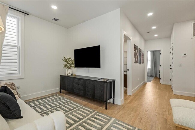 Building Photo - 97-99 Zabriskie St