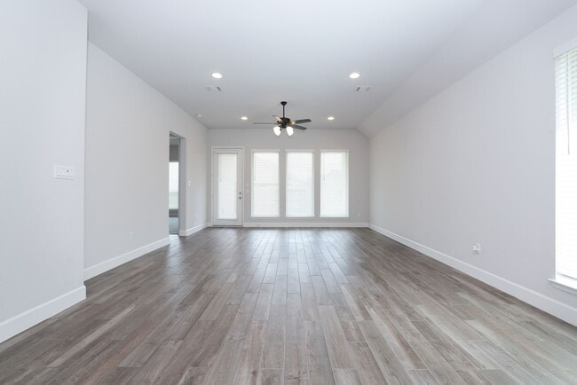 Building Photo - 42124 MISTERIO HILLS RD
