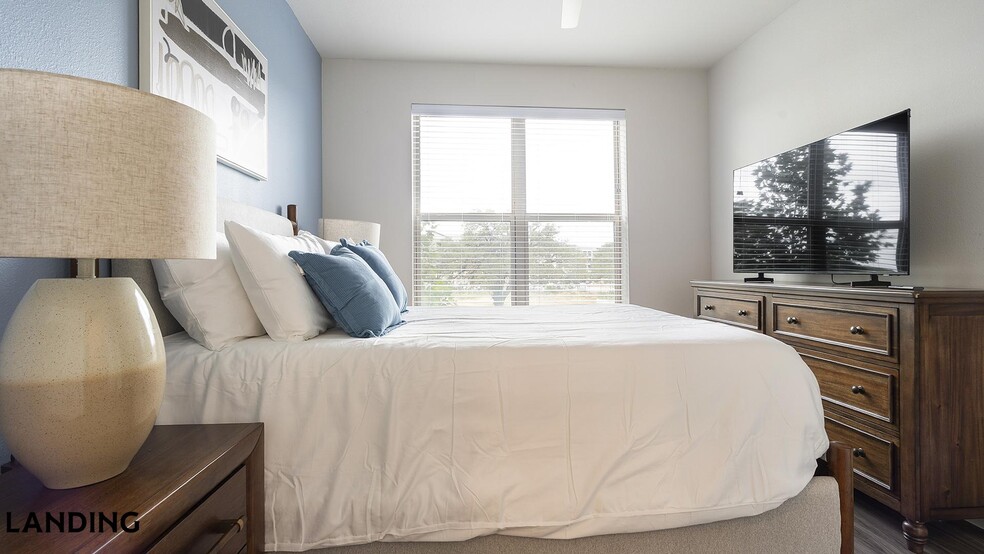 Building Photo - 14015 Univ Pass