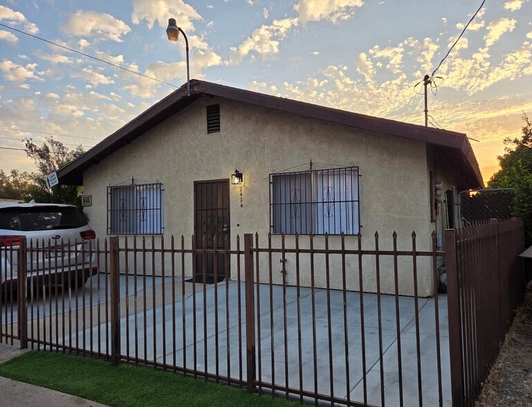 Building Photo - 2424 Sumac Dr