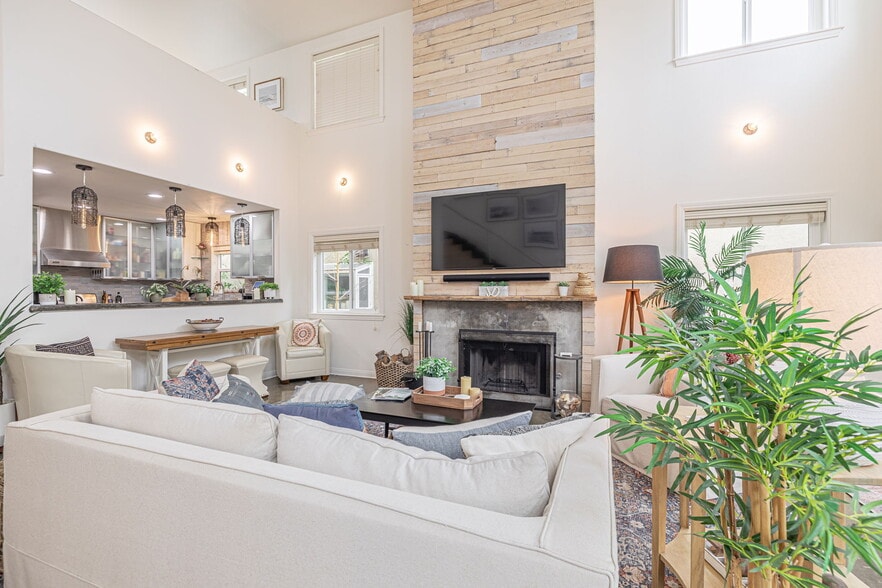 Living Space - 127 Galleon St