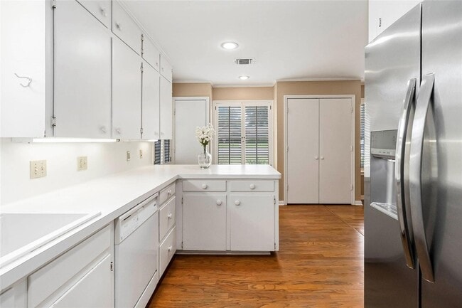 Building Photo - 730 N Sarah Jo St