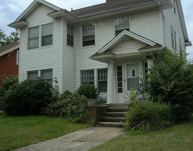 Building Photo - "Spacious 2 Bed in Cleveland Heights !"