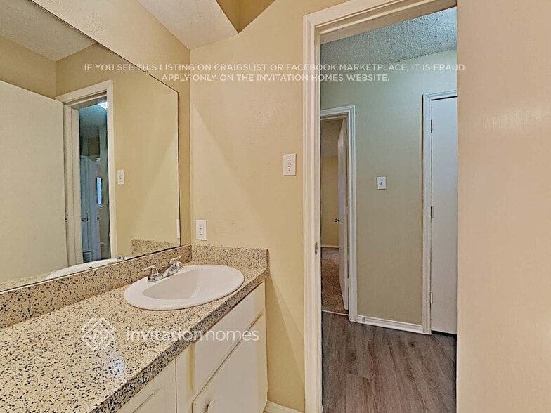 Building Photo - 150 Valleyglen Dr