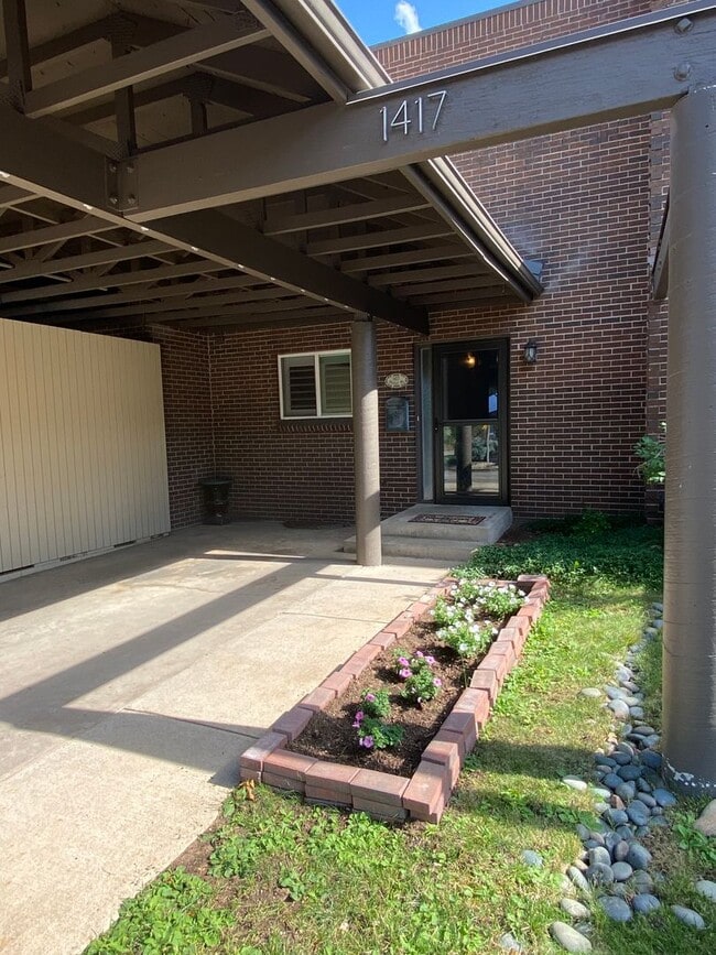 Building Photo - 1417 Bradley Dr