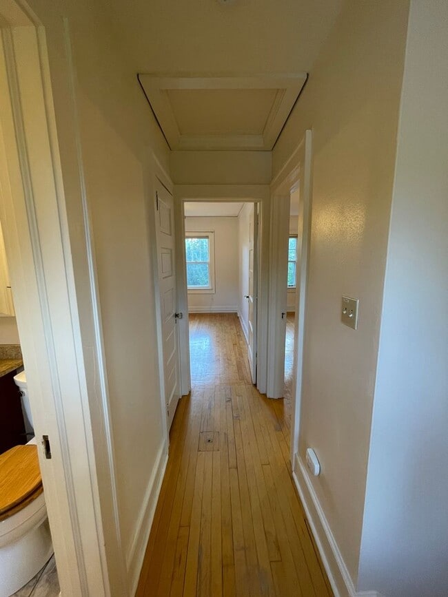 Building Photo - AVAILABLE JUNE - Beautiful 2 Bed 1 Bath Woodland Home