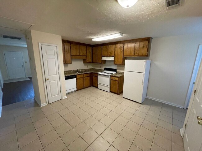 Building Photo - PRE-LEASING FOR AUGUST 2026!