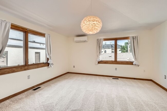 Building Photo - Spacious 4BR Townhome in Denver