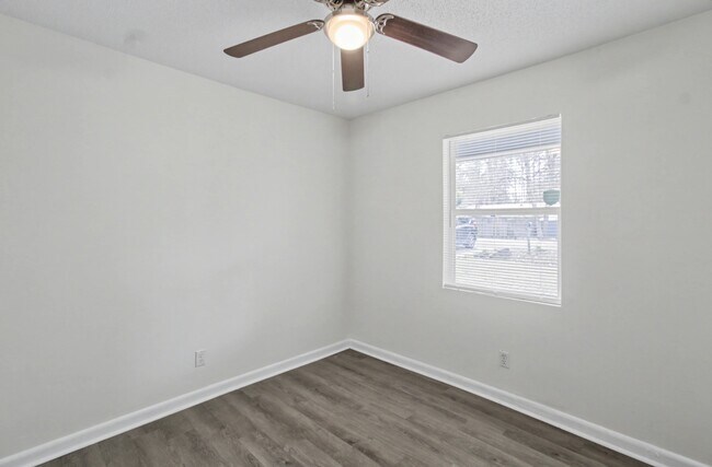 Building Photo - 740 Fleming Rd