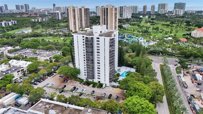 Building Photo - 20100 W Country Club Dr