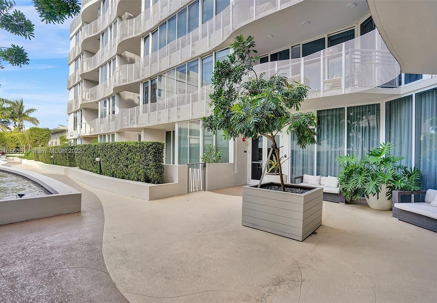 Building Photo - 2100 Park Ave