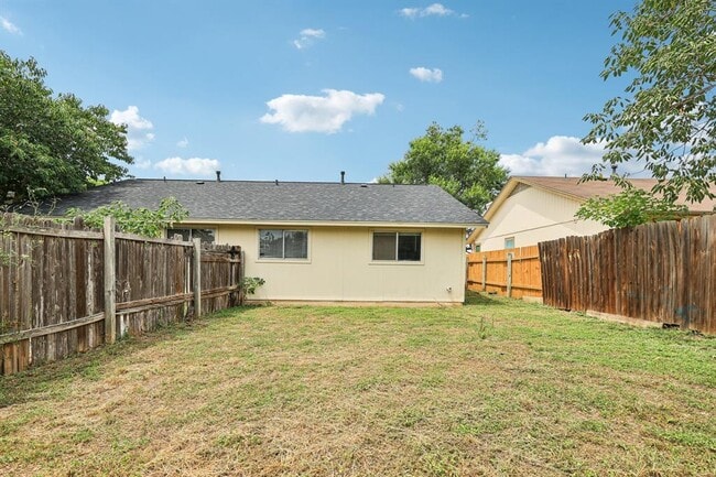 Building Photo - 4003 Stonebridge Dr