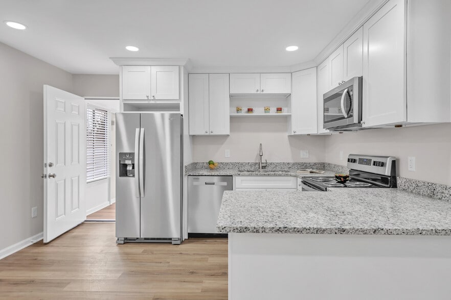 Building Photo - 8 E Preston St