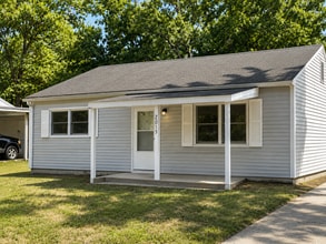 Building Photo - 2013 Greendale Dr