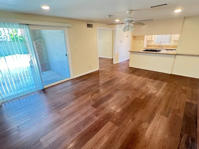 Building Photo - Adorable and Recently Upgraded 4 Bedroom P...