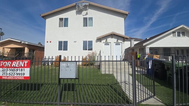 Building Photo - All Bed& Bath at 1st ,2 car Assigned Parking Space at back with access alley,tile &laminate floor...