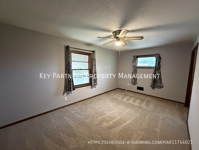 Building Photo - 821 S Edgemere Dr