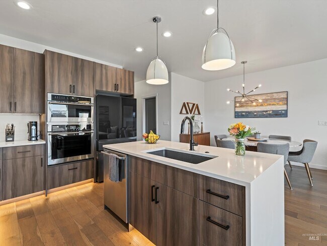 Building Photo - 1251 E Echelon Rdg Ln