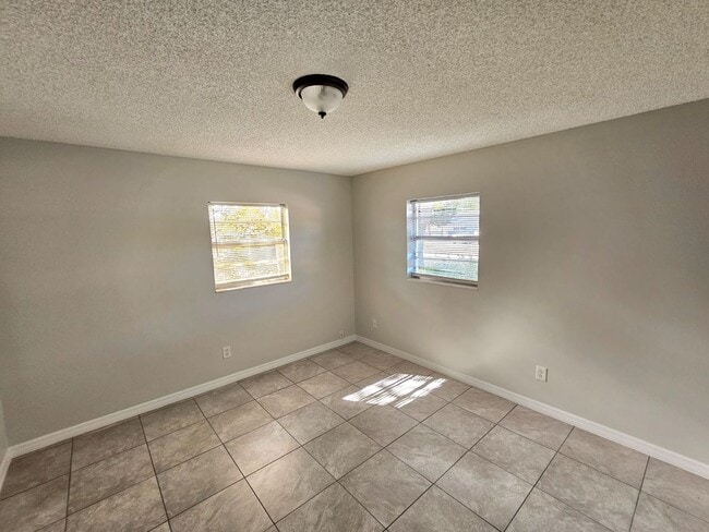 Building Photo - 2584 Seneca Ave