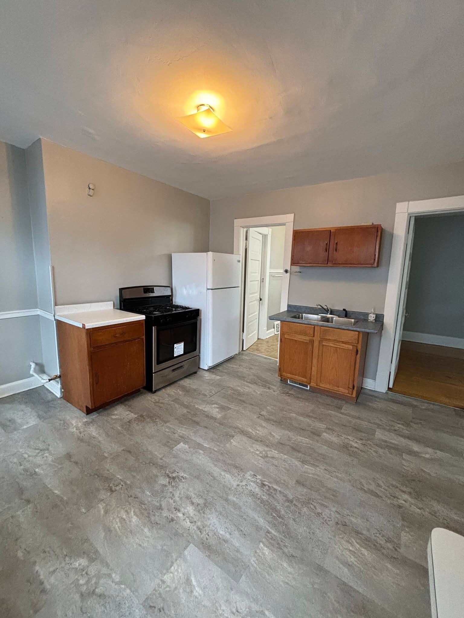 Kitchen - 2926 N Cramer St