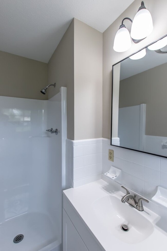 Building Photo - ONE YEAR LEASE WITH POSSIBLE LEASE PURCHAS...