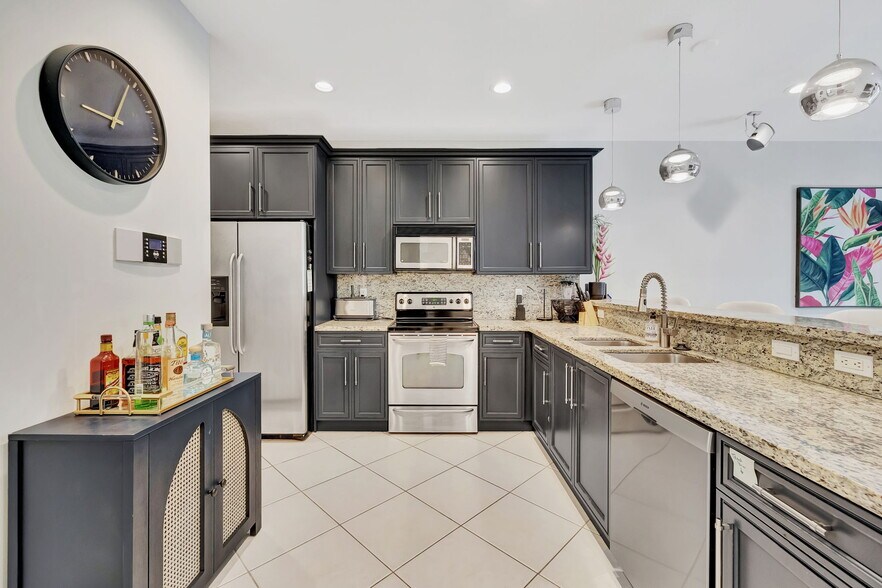 Building Photo - 2309 NE 9th Ave