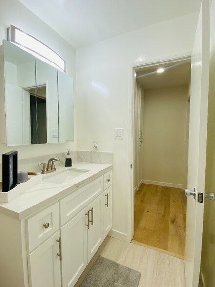 Building Photo - 8919 Longden Ave