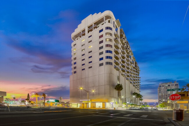 Building Photo - 900 S Las Vegas Blvd